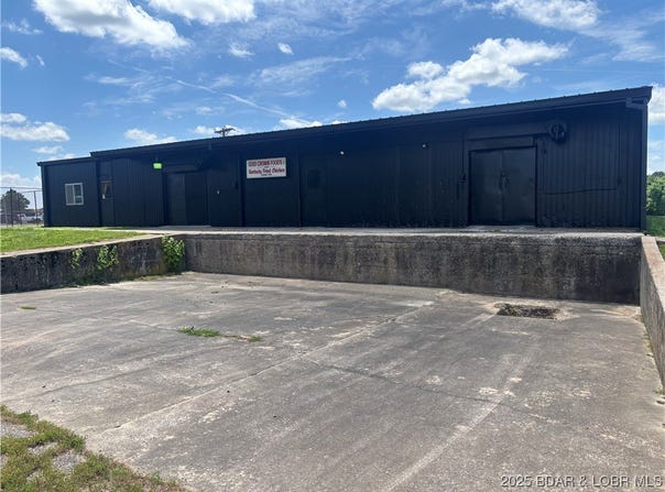 416 Industrial Park Drive, Eldon, MO 65026