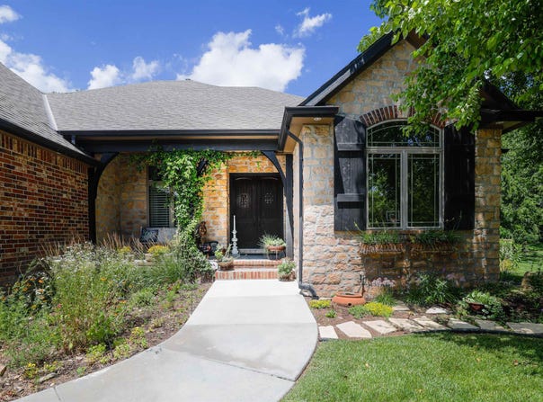 617 N Bracken Ct, Wichita, KS 67206