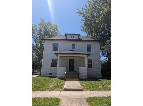 220 E Main Street, Greenville, IL 62246