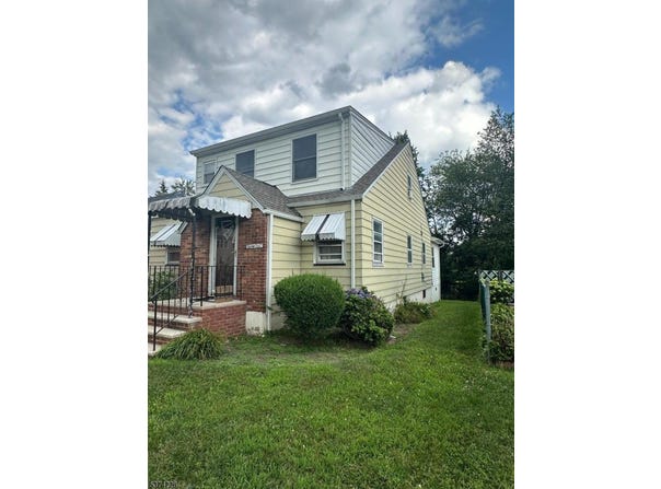 31 Cross St, Englewood City, NJ 07631-2130