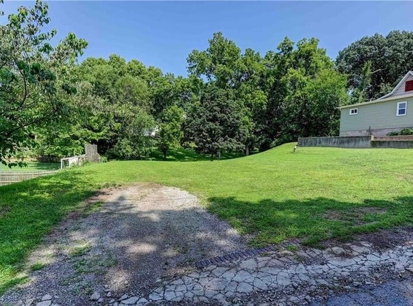 717 Rock Street, Weston, MO 64098