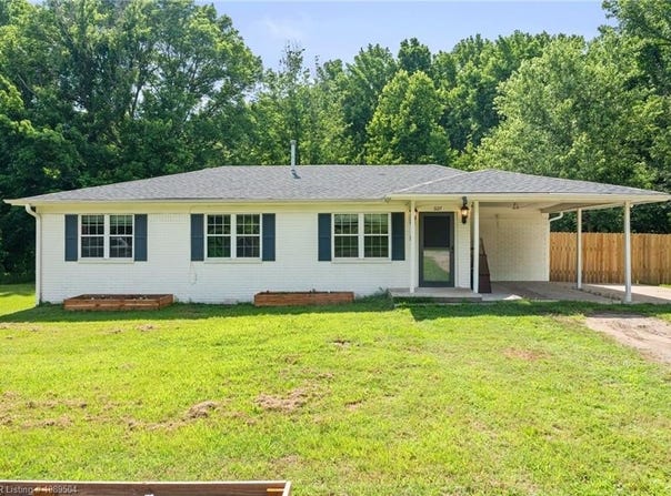 3127 Twin Oaks RD, Van Buren, AR 72956