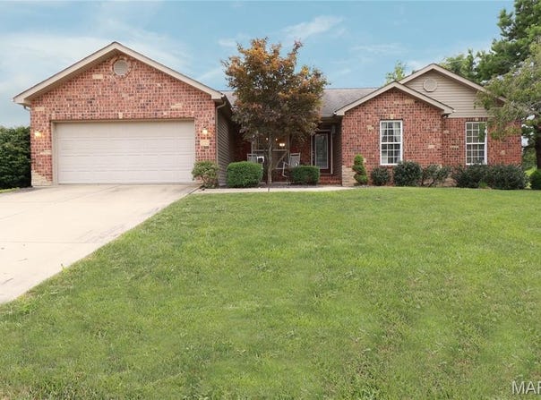 414 Bluff Meadows Drive, Valmeyer, IL 62295