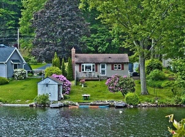 169 Sunset Dr, Charlton, MA 01507
