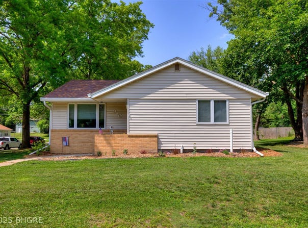 910 W Boston Avenue, Indianola, IA 50125