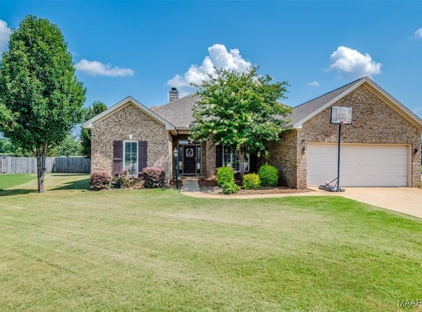 204 Village Way, Wetumpka, AL 36093