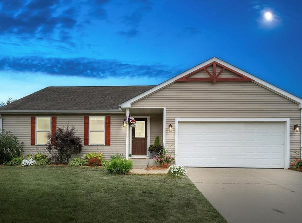 69698 Fox  Crossing, Edwardsburg, MI 49112