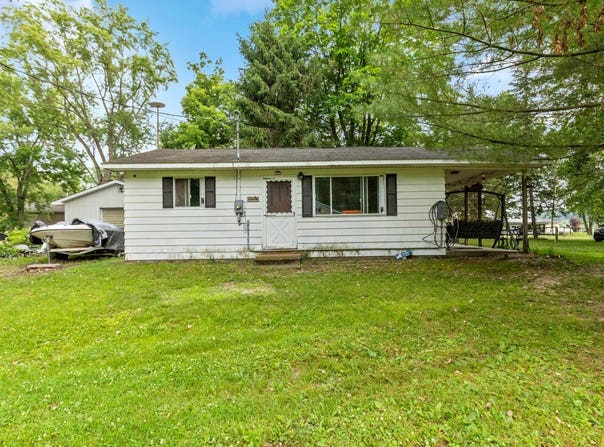 7979 Arthur Road, Six Lakes, MI 48886