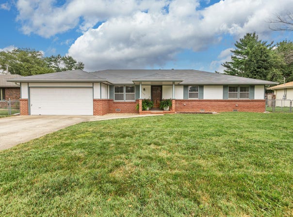 1133 W Berkeley Street, Springfield, MO 65807