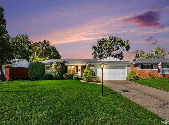 38539 Covington Drive, Sterling Heights, MI 48312