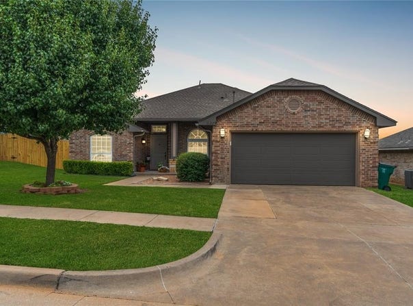 11229 NW 98th Street, Yukon, OK 73099