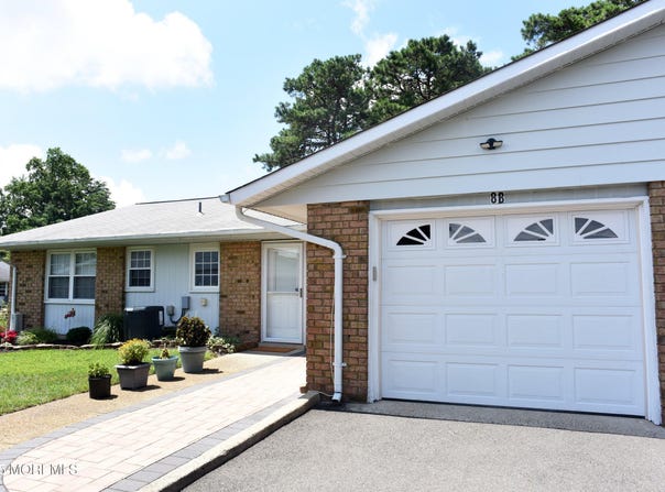 8b Cambridge Circle, Manchester, NJ 08759