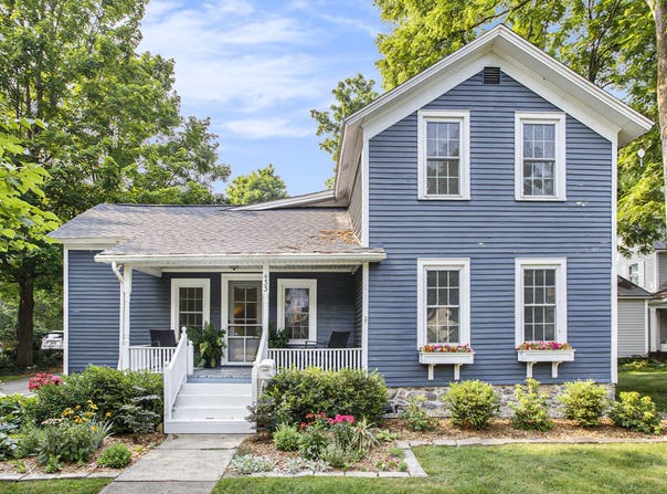 433 W Bridge Street, Plainwell, MI 49080