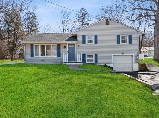 7 Flamingo Drive, Newburgh, NY 12550