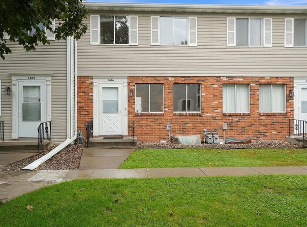 1496 Goodwin Avenue N, Oakdale, MN 55128