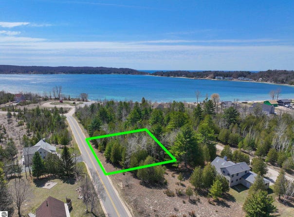 Lake Park Drive, Onekama, MI 49675