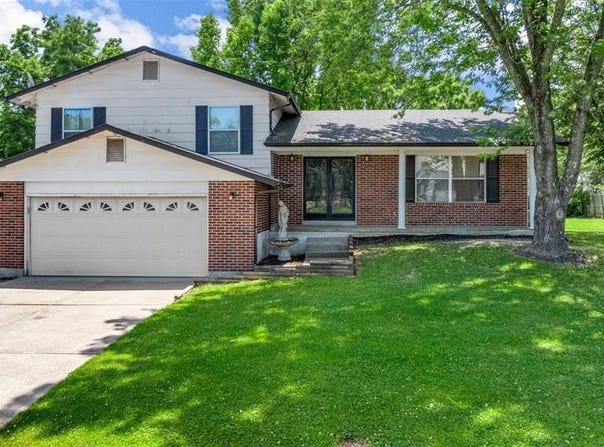 10 Redbud Drive, Warrenton, MO 63383