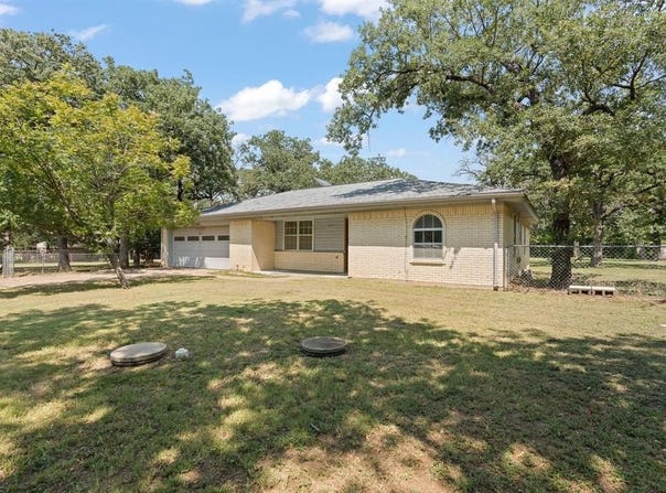 2209 Dudley Lane, Burleson, TX 76028
