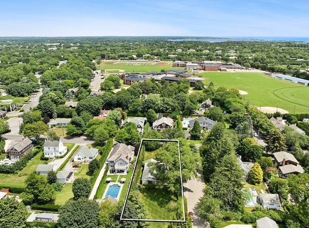 57 Old Town Rd, Southampton, NY 11968
