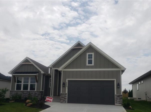 22023 W 94th Street, Lenexa, KS 66220