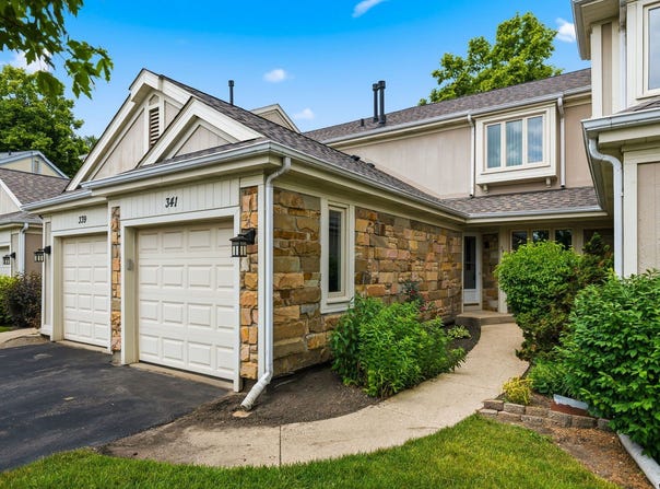 341 Redwing Drive, Deerfield, IL 60015