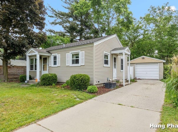 3064 Brookfield Avenue NE, Grand Rapids, MI 49505