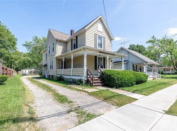 409 Gulf Road, Elyria, OH 44035