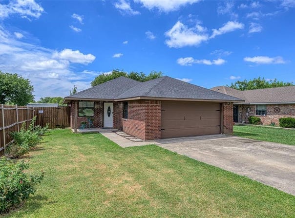 407 W Mesquite Street, Gunter, TX 75058