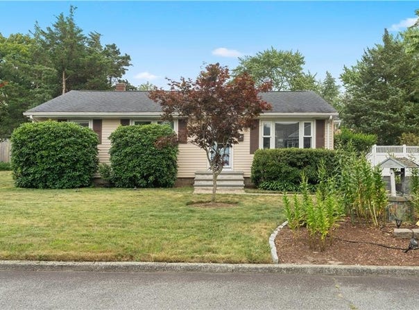 64 Deerfield Drive, Warwick, RI 02886