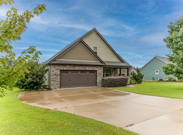 60 W Lakeview Drive, Duncan, SC 29334-8201