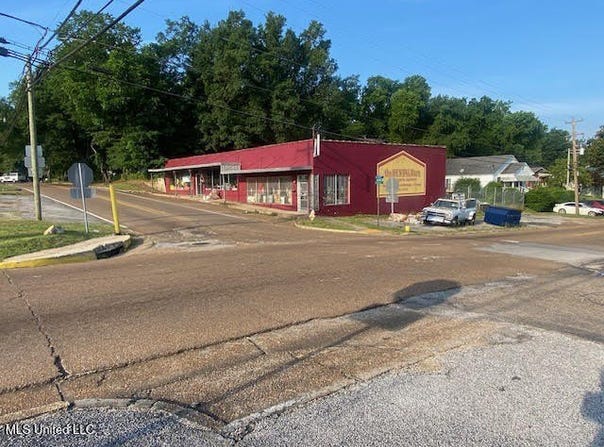 116 S Craft Street, Holly Springs, MS 38635