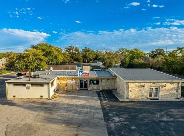 213 Schreiner St, Kerrville, TX 78028