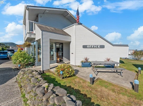 2316 BEACH Dr, Seaside, OR 97138