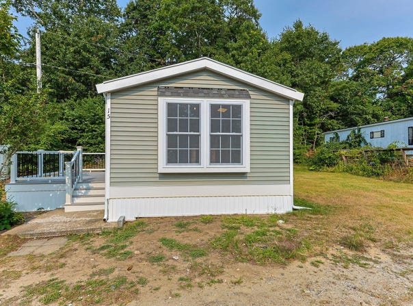 15 1st Street, Bourne, MA 02532