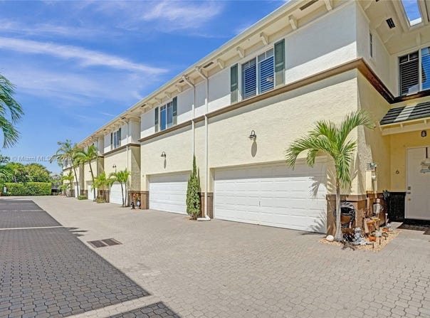 518 N Federal Hwy, Lake Worth, FL 33460