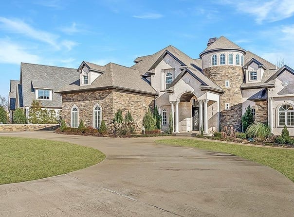 2064 Sloan Lake Dr., Jonesboro, AR 72404-6894