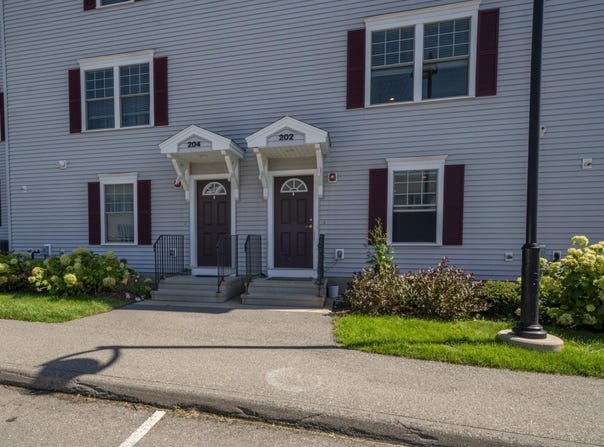 202 Karatzas Avenue, Manchester, NH 01304