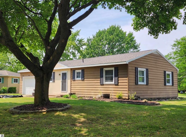 115 York Street, St Louis, MI 48880