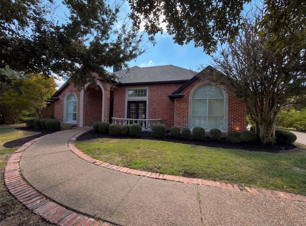 2836 S Lakeview Drive, Cedar Hill, TX 75104