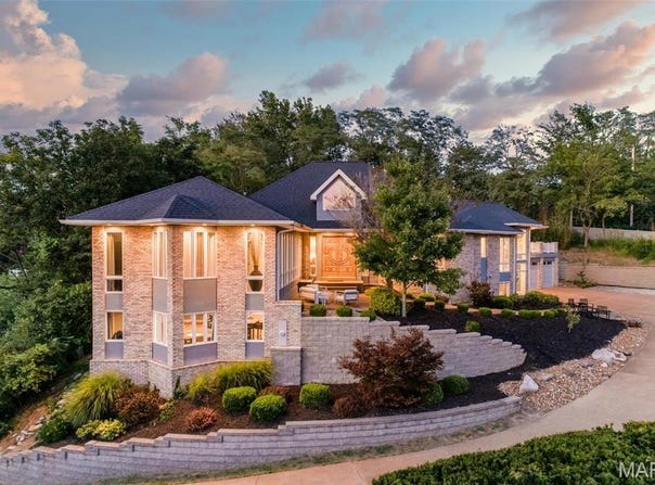 5908 Oakville Woods Place, St Louis, MO 63129