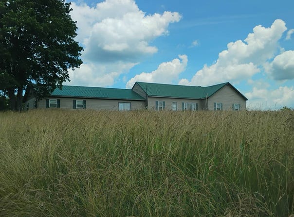 9187 Lieving Road, Letart, WV 25253
