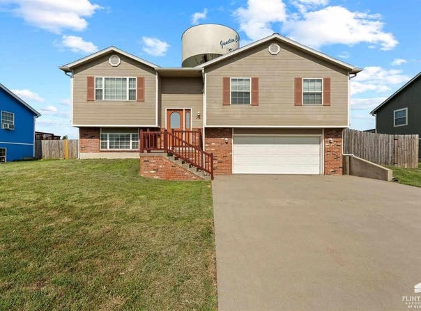716 Tallgrass Drive, Junction City, KS 66441
