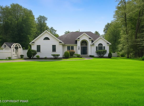 343 High Country Drive, Blakeslee, PA 18610