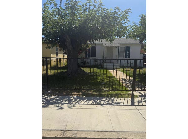 1123 N D, Madera, CA 93638