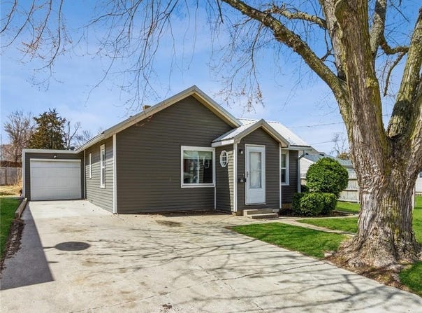 121 E 8th Street N, Newton, IA 50208