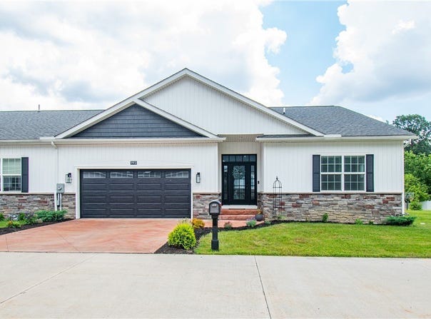993 Pin Oaks Drive, Broadview Heights, OH 44147