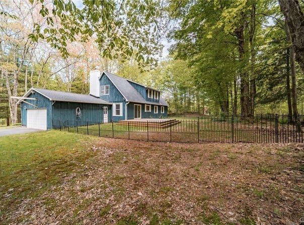 53 Pine Ridge, Central Square, NY 13036