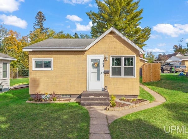 728 Saginaw Street, Norway, MI 49870