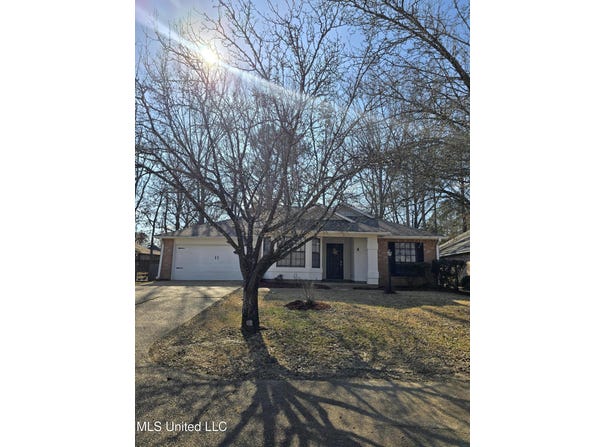 8 Ridgeway Place, Clinton, MS 39056