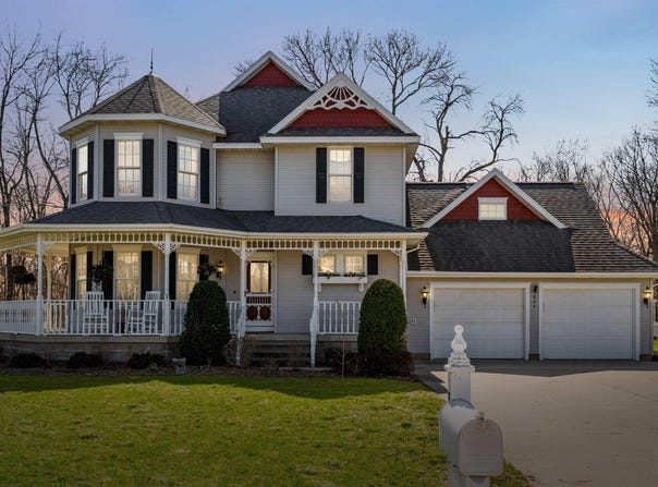 824 Tanglewood Dr., Manchester, IA 52057